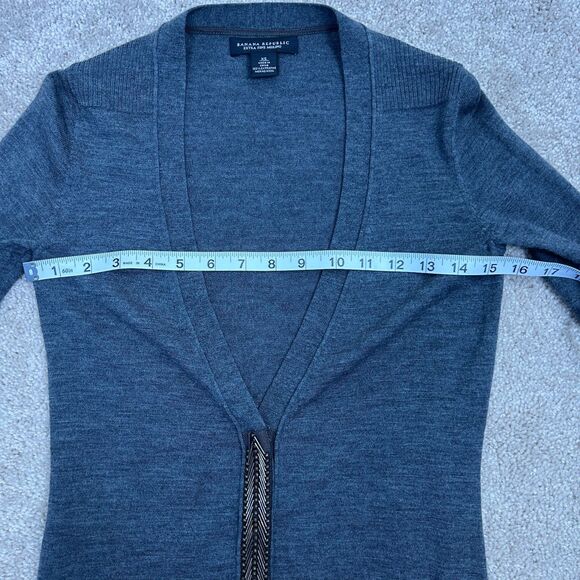Banana Republic Cardigan Womens XS Gray Beaded 100% Extra Fine Merino Wool - Picture 6 of 10
